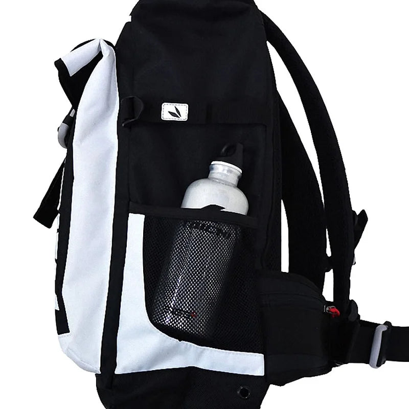 Motorradrucksack. Bietet Platz für einen ganzen Helm, mehrere Fächer.
