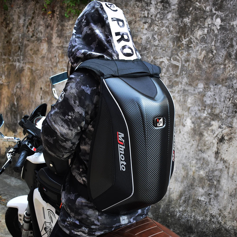 Motorradrucksack aus Carbonfaser