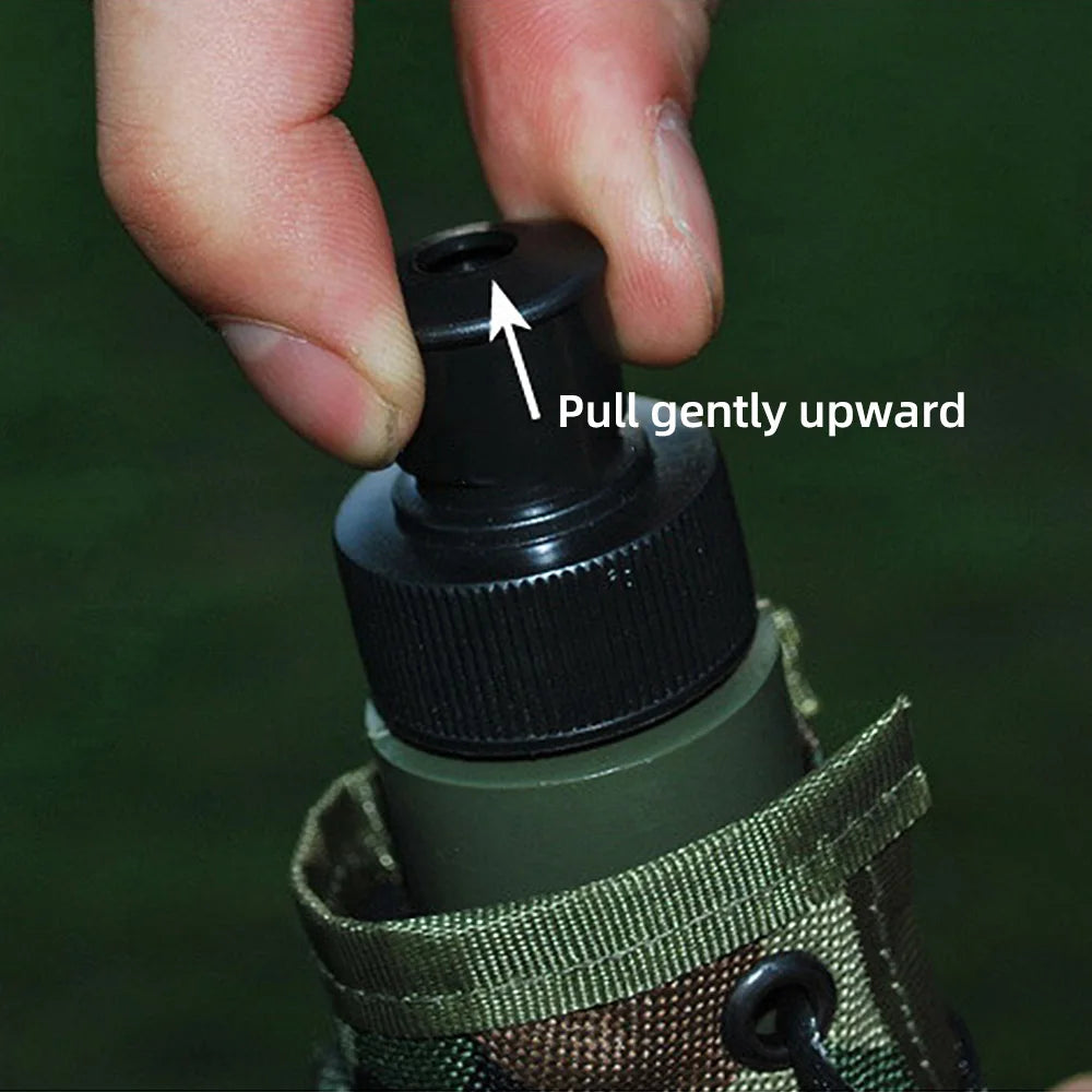 Outdoor-Wasserflasche 800 ml mit Schultergurt für Wanderungen und Rucksacktouren